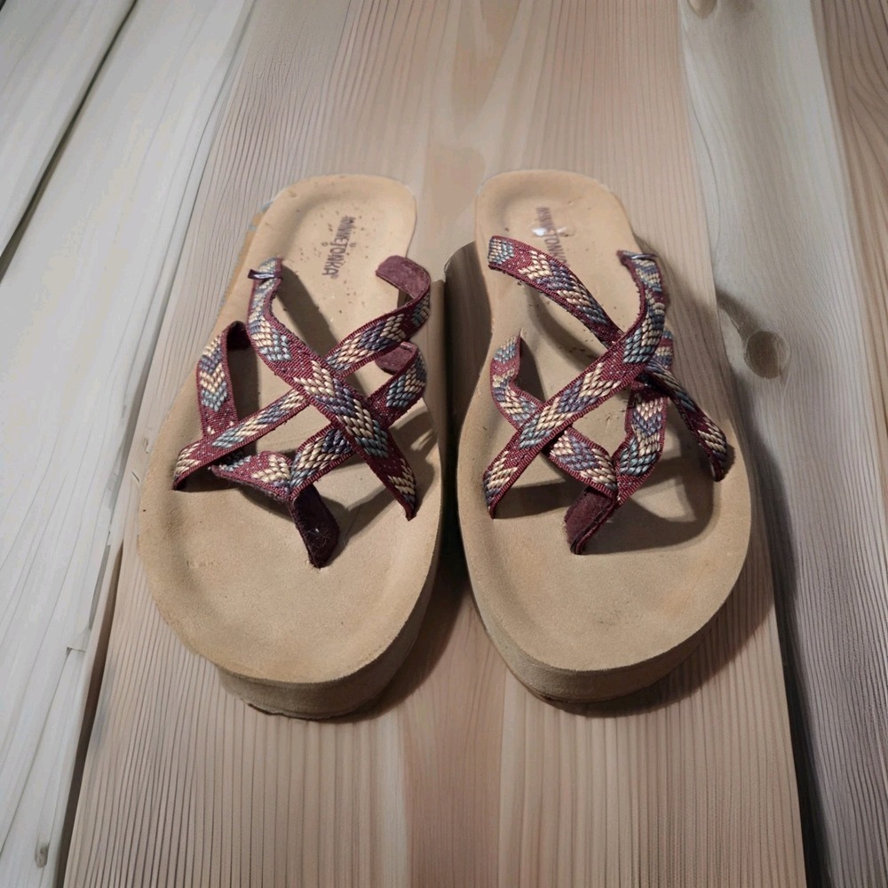 Minnetonka Hanna Women's Strappy Flip Flop/Thong Sandal Chevron Toe strap Size 8